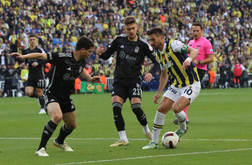 Fenerbahçe Beşiktaş derbisinde görülmemiş şey - Resim: 14